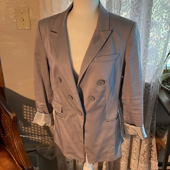 Limited size 12 light gray blazer. Great condition - Picture 2 of 3